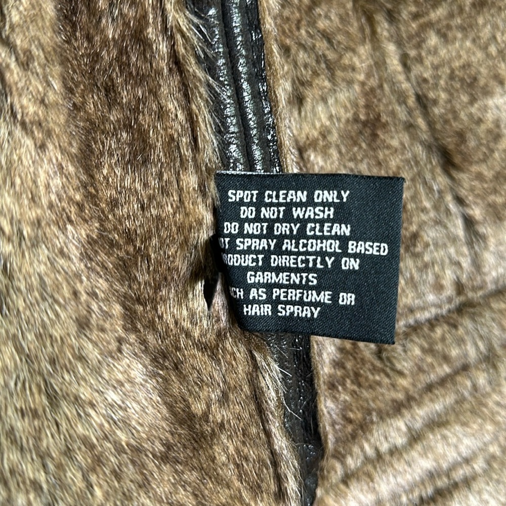 Guess - Picture 6 of 17